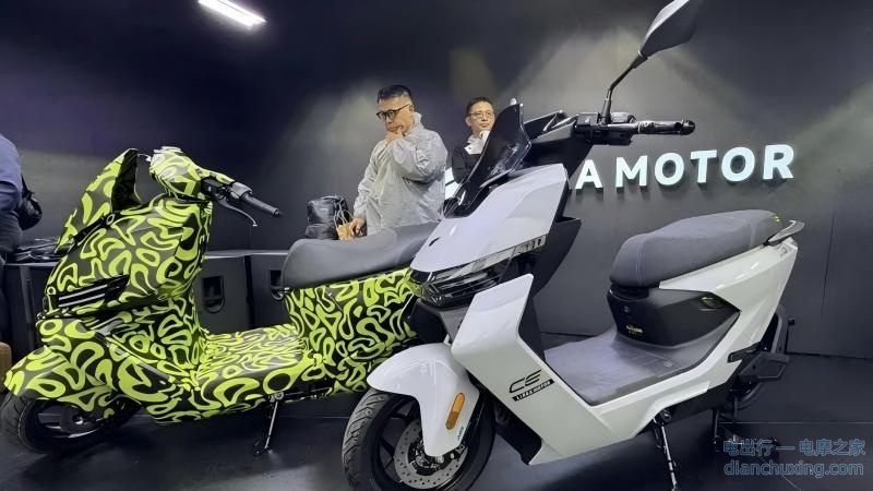 发布会现场，除了上市的AE6，还有疑似旗舰车型H9的样车