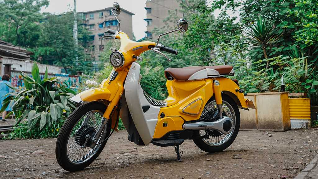 7699 元入手摩托级电摩 森蓝 B1 蓝调复古弯梁焕新上市