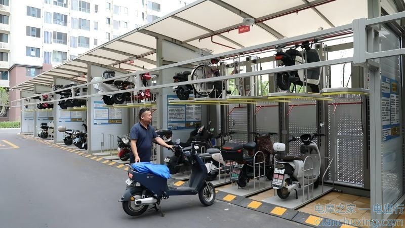不用抢车位！北京这种立体车棚，能否解决全国小区电动车痛点