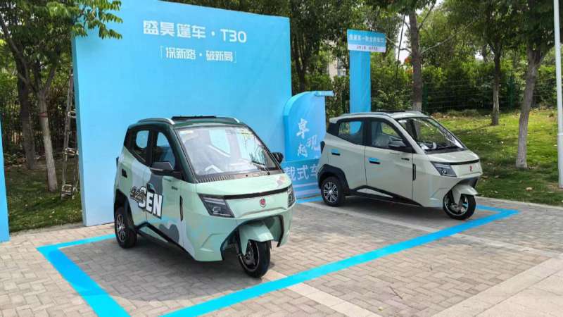 天热不用愁！自带空调的电动三轮车推荐，接娃代步一步到位